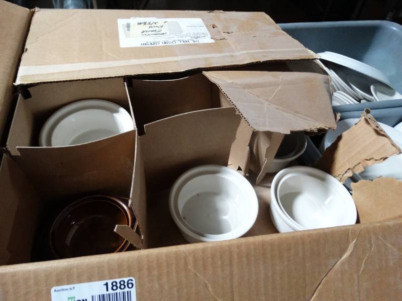 lot 1886 image: Partial case of small hall pottery bowls