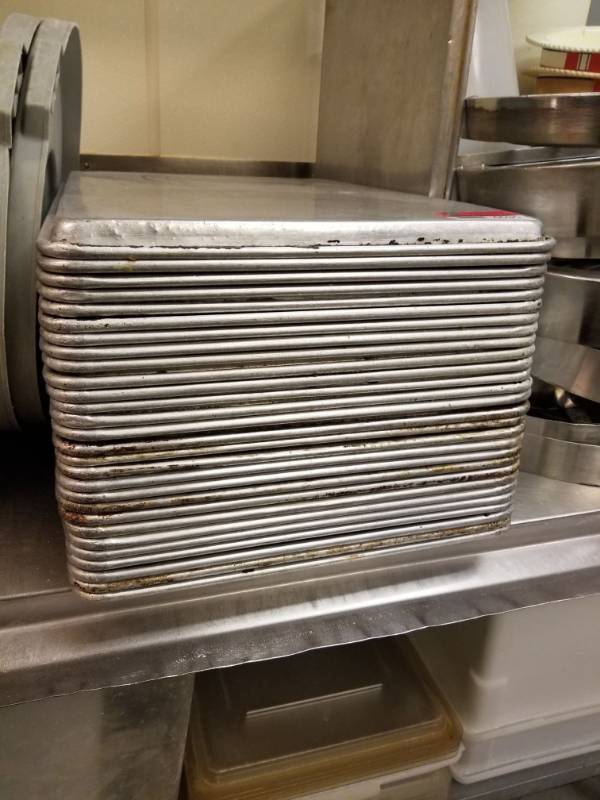 lot 6535 image: 29 Baking Sheets