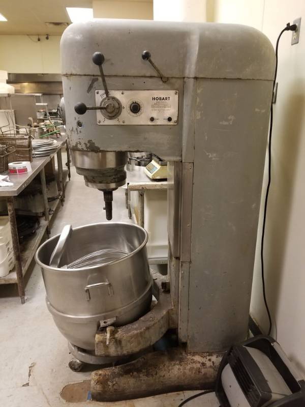 lot 6539 image: Hobart 140QT Mixer V1401