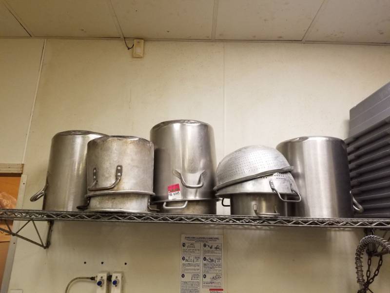 lot 6545 image: 7 Large Pots and 2 Strainers