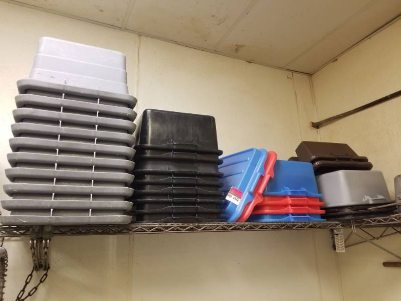 lot 6546 image: Various Size Plastic Containers, 3 Dish Racks