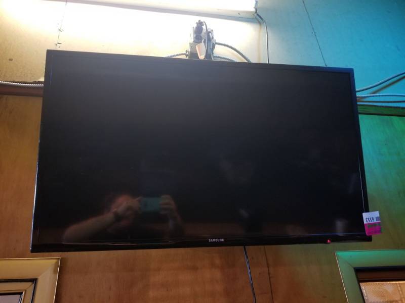 lot 6553 image: Samsung 40in LCD TV