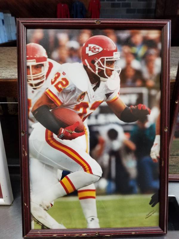 lot 8346 image: Kansas City Chiefs Marcus Allen Picture