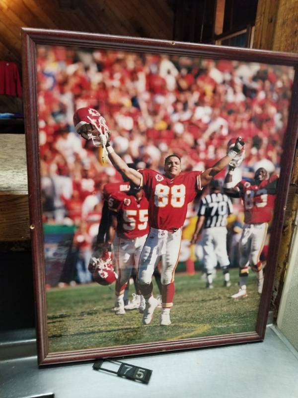 lot 8347 image: Kansas City Chiefs Tony Gonzales Picture