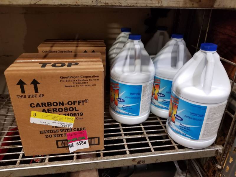 lot 6588 image: 5 Gallons Of Bleach, and Carbon Off Aerosol