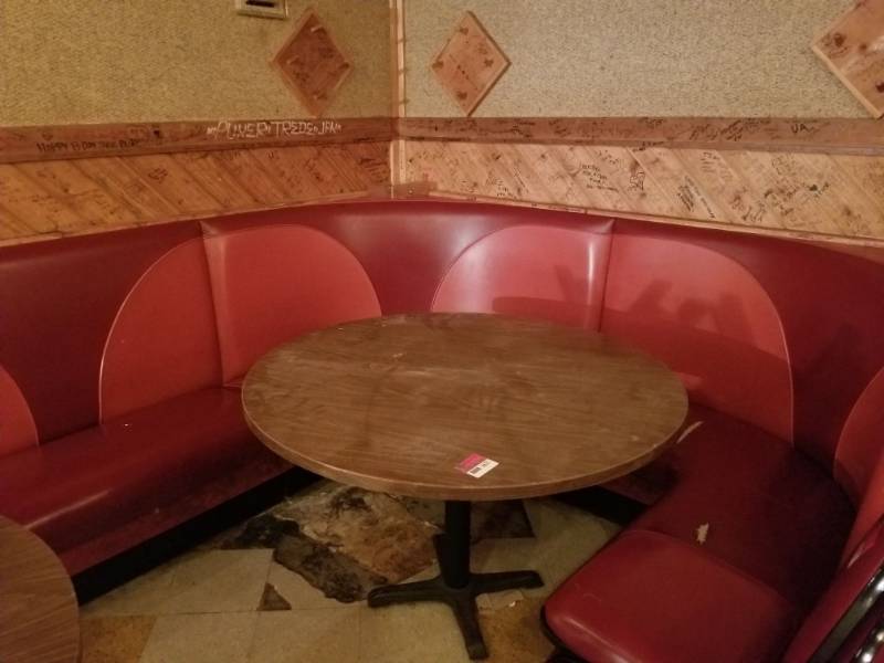 lot 6622 image: Half Circle Red Booth