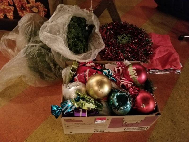 lot 6631 image: Christmas Decorations