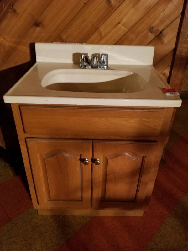 lot 6638 image: Bathroom Sink
