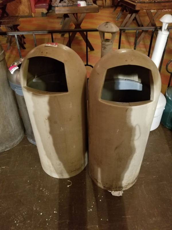 lot 6656 image: 2 Trashcans