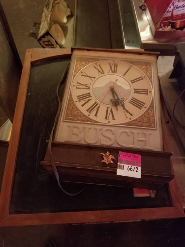 lot 6672 image: Busch Clock and Chalkboard