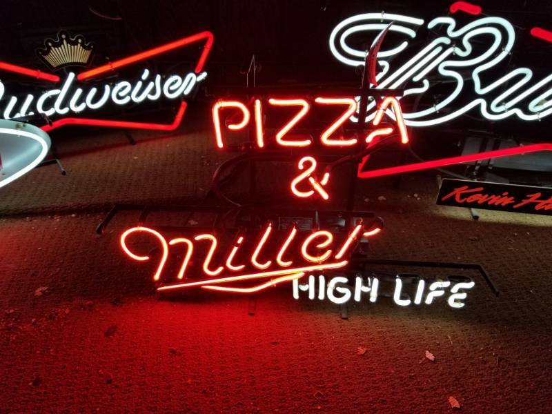 lot 6677 image: Pizza & Miller High Life