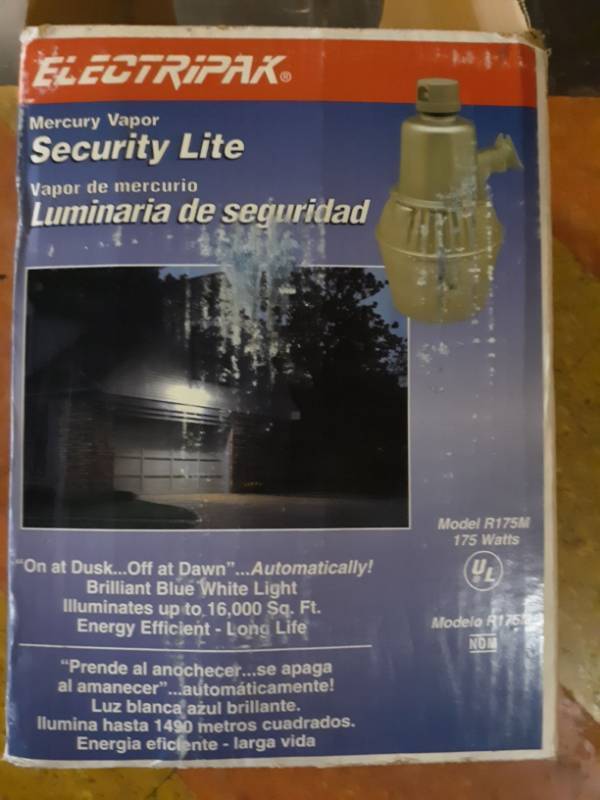 lot 8301 image: Electripak Mercury Vapor Security Light