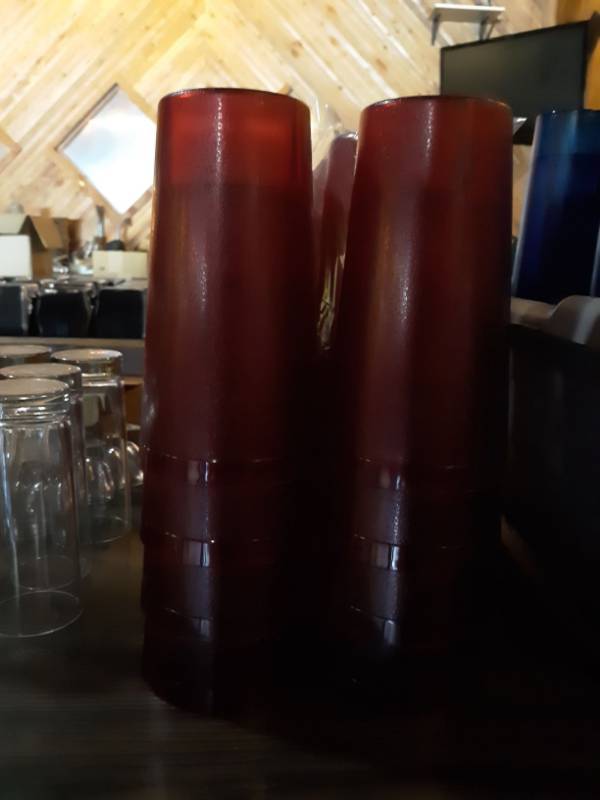 lot 8312 image: (42) Cambro Red 32 oz Tumblers