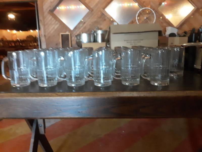 lot 8318 image: (47) 12oz Glass Beer Mugs