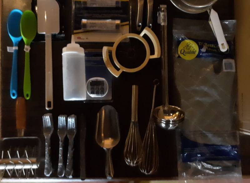 lot 8329 image: Assorted Kitchen Items