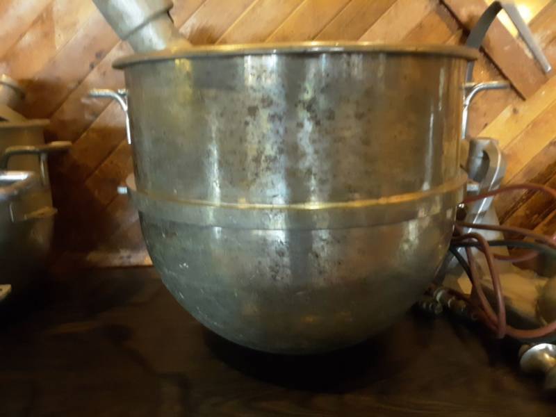 lot 8333 image: Industrial Sized Mixing Bowl with Giant Beater