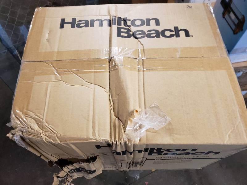 lot 1035 image: Hamilton Beach 700 Watt Counter Top Microwave