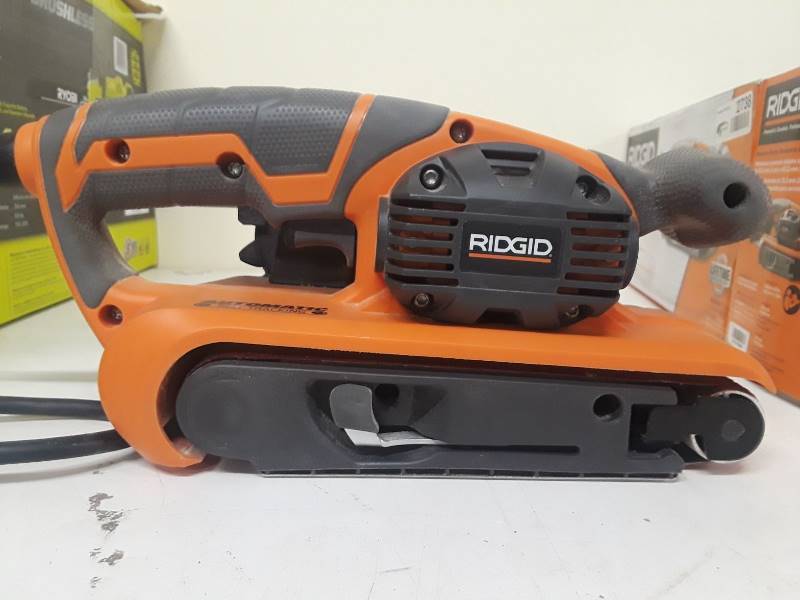 lot 2738 image: Heavy-Duty Variable 3 In. x 18 In. Belt Sander