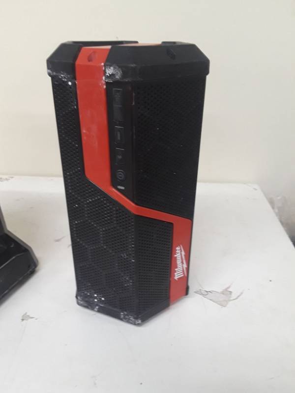 lot 2803 image: Milwaukee M18M12 Lithium-Ion Cordless Wireless Jobsite Speaker