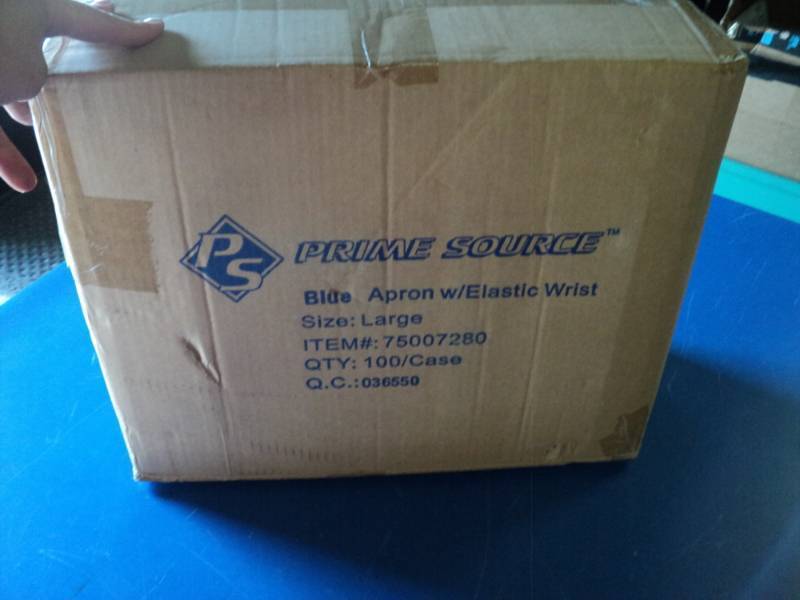 lot 9346 image: (1) case Prime Source Blue Apron with Elastic sleeves, size large, 100 per case