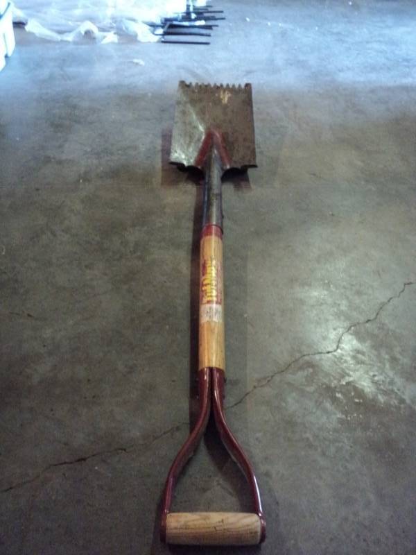 lot 9936 image: (1) Tuf Max Roof Shovel, used