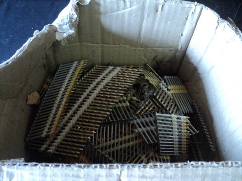 lot 9939 image: 11 lbs Porter Cable and other round head nails, assortment of sizes