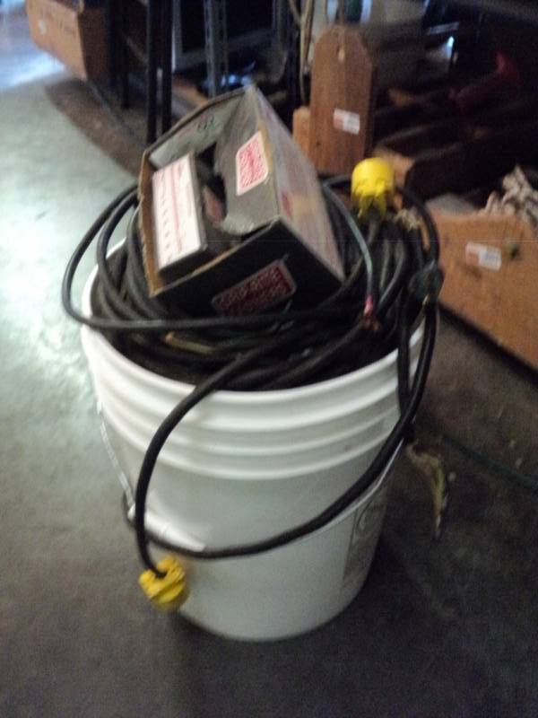 lot 9945 image: 34 lbs hardware in a 5 gallon bucket