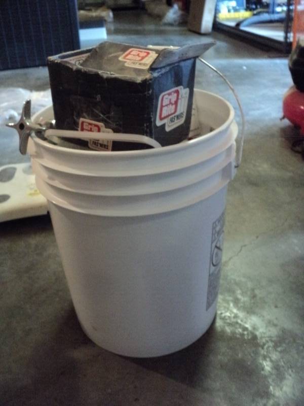 lot 9946 image: 19 lbs hardware ina 5 gallon bucket