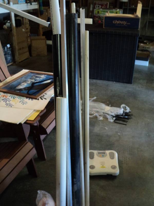 lot 9949 image: Mixed lot of PVC pipe, aluminum channel and more in a 5 gallon bucket