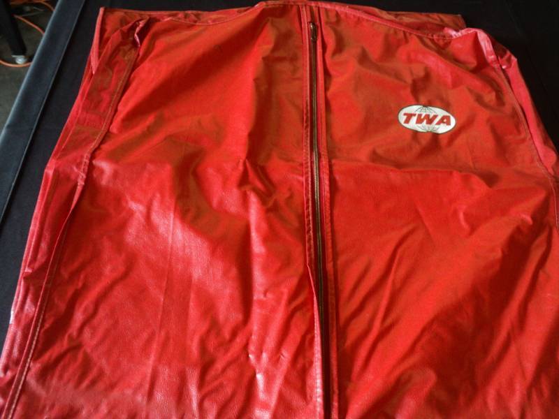 lot 9951 image: TWA Garmet bag, red