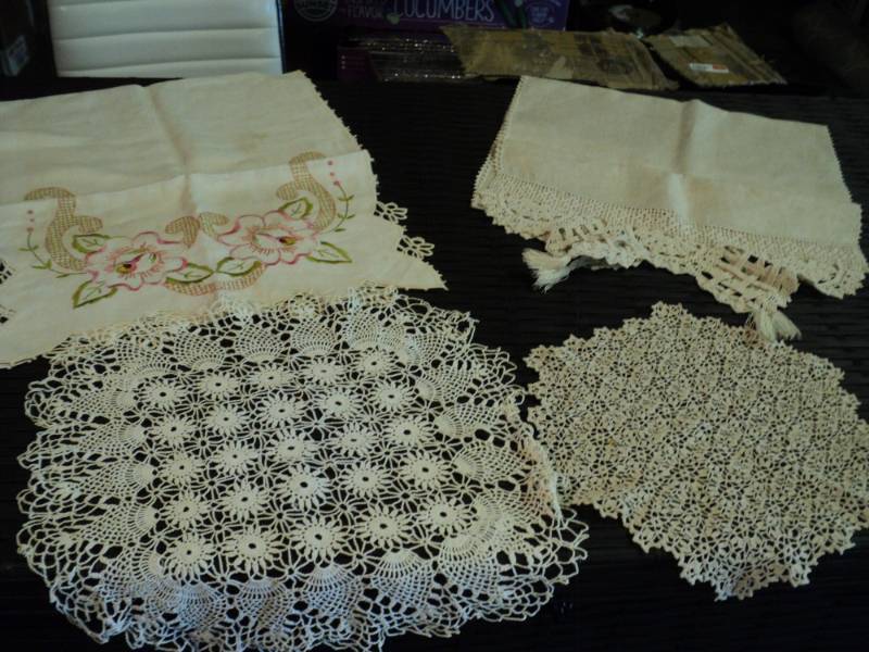 lot 9968 image: (4) ct mixed lot table runners and doilies