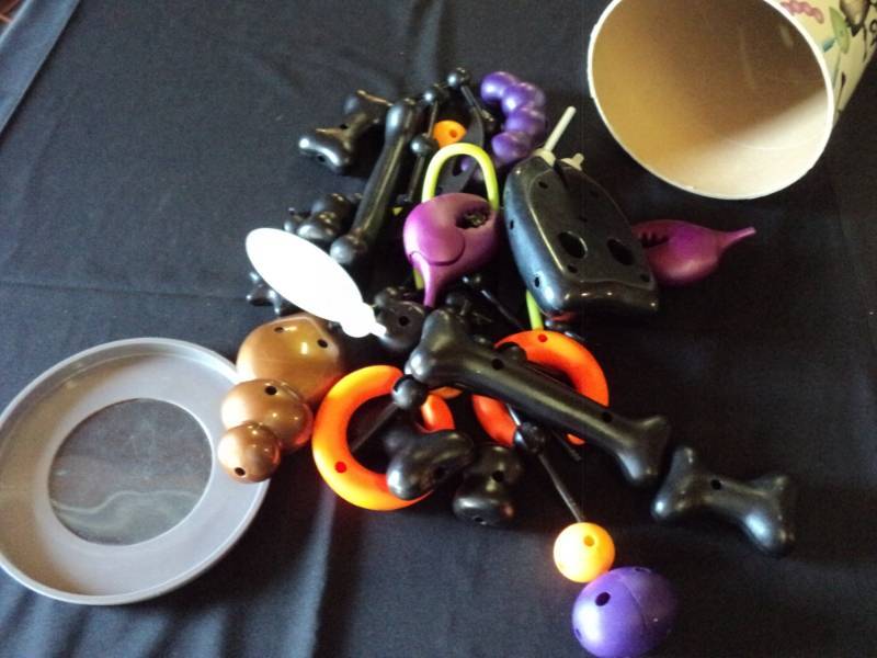 lot 9979 image: Curious Toys Exo-Bonz bug building set