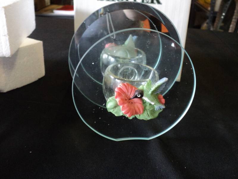 lot 9980 image: Armchair Shopper Hummingbird Glass Candle Holder