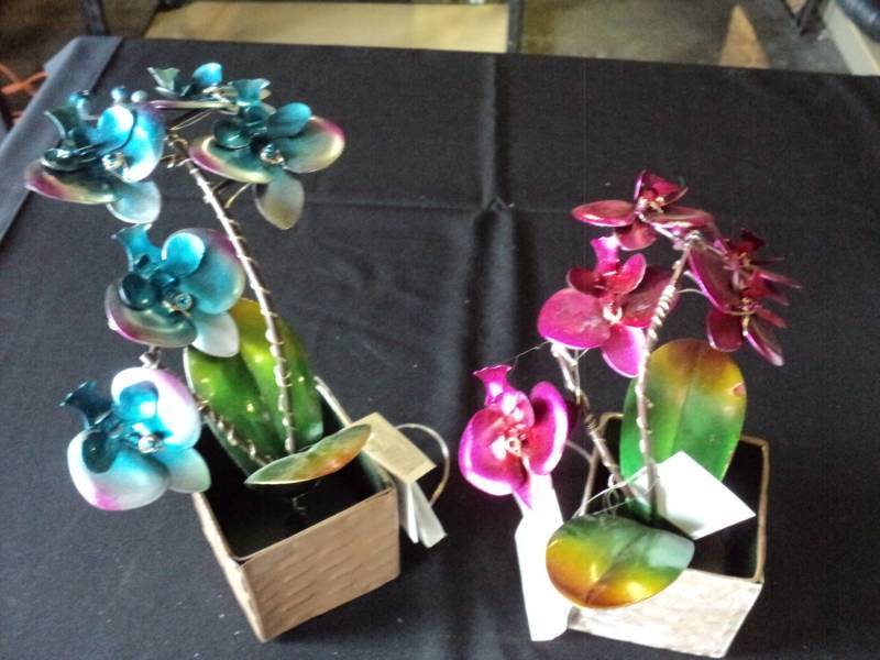 lot 9985 image: (2) ct lot metal orchid, blinking lights, take (3) AAA batteries