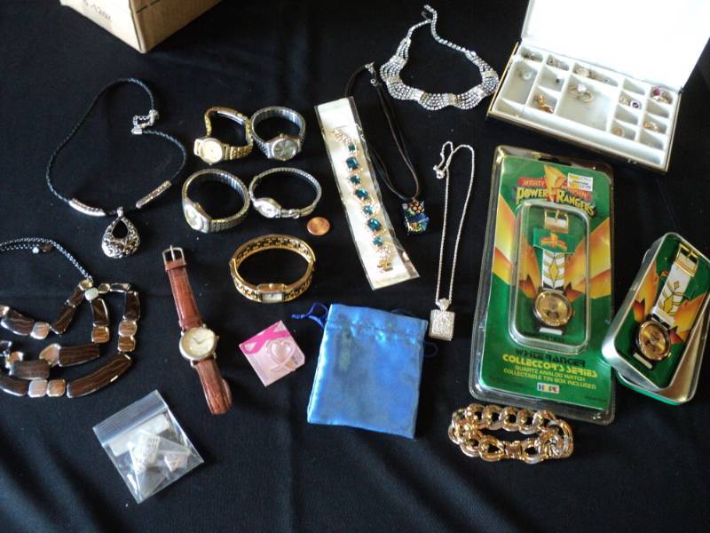 lot 9993 image: Lot of Jewelry, watches-over 20 pieces
