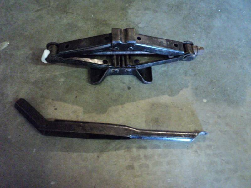 lot 9994 image: Scissor jack