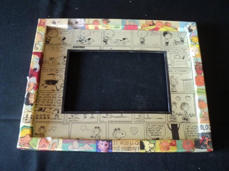 lot 9996 image: Peanuts Comic Strip Frame for 5 x 7 picture