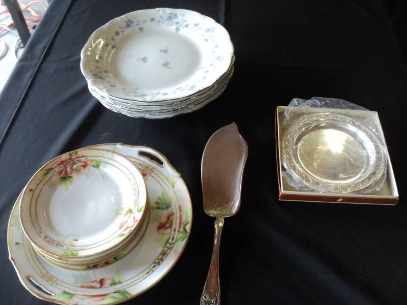 lot 10004 image: (14) ct mixed lot China, pie server and silver plate bread & butter plate
