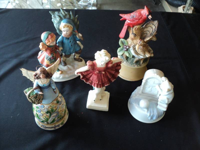 lot 10005 image: (5) ct mixed lot figurines, assorted styles