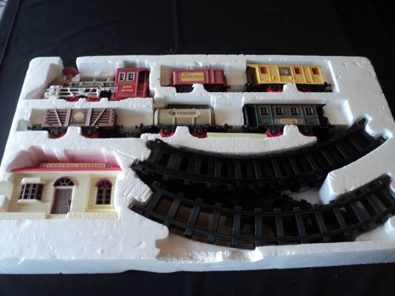 lot 10008 image: Train set, no box, amy be incomplete