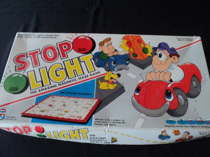 lot 10009 image: Stop Light the Amazing Magnetic Maze game 1989 Smethport