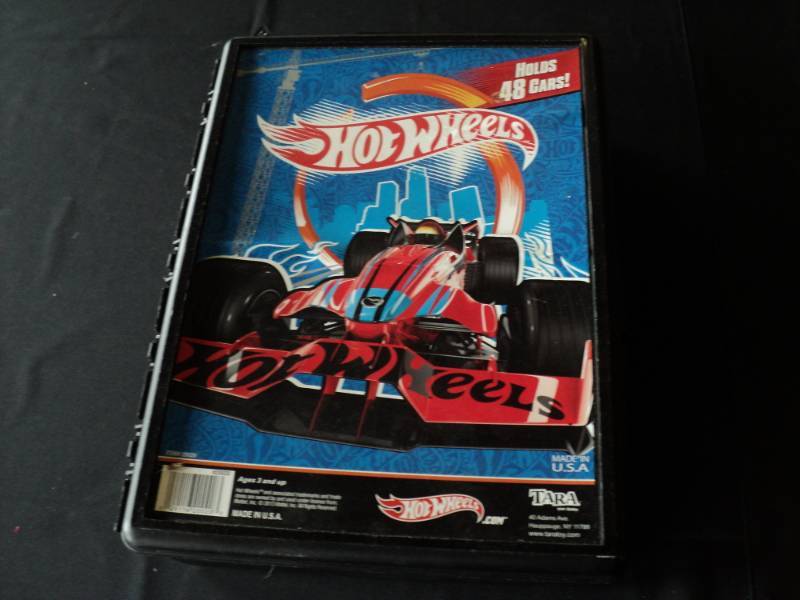 lot 10010 image: Plastic Hot Wheels Car storaage box with assortment of cars, mixed brands, sizes, styles