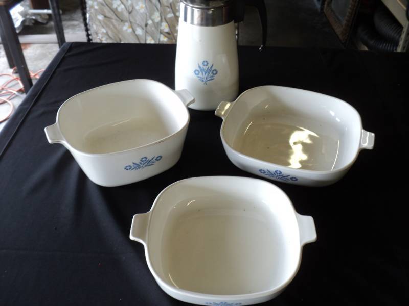 lot 10011 image: (4) piece mixed lot Corning Ware, casserole dishes, coffee pot