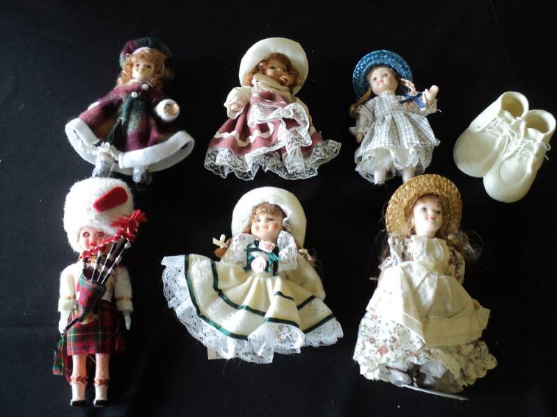 lot 10012 image: (7) ct mixed lot small dolls, porcelain baby shoes