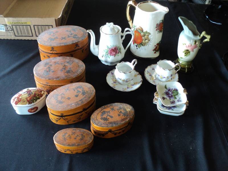 lot 10024 image: (12) ct mixed lot pitchers, boxes and tea cups