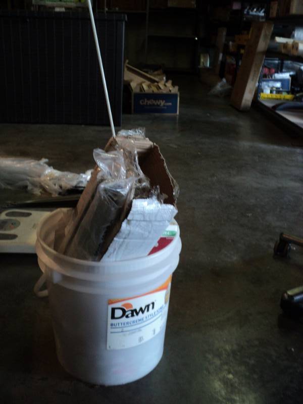 lot 10049 image: 28 lbs hardware in a 5 gallon bucket