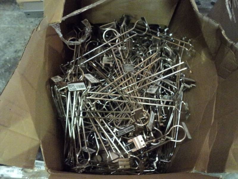 lot 10068 image: (1) box metal retail flag holder hooks, for use with slat board systems PN99976, approx (100) in box