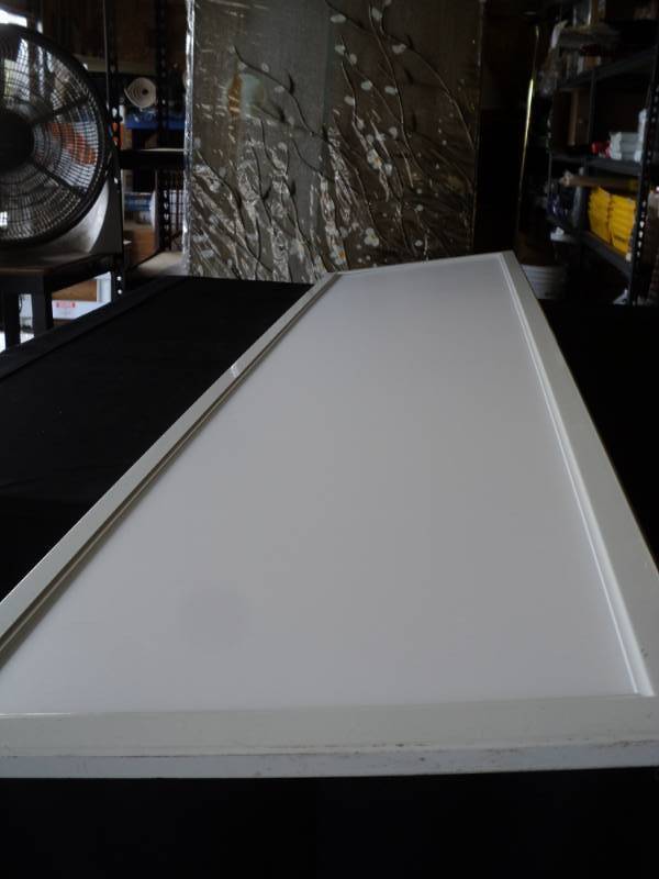 lot 10070 image: Lithonia Lighting EPANL 14 40LHE 40K, light panel, 12 x 48