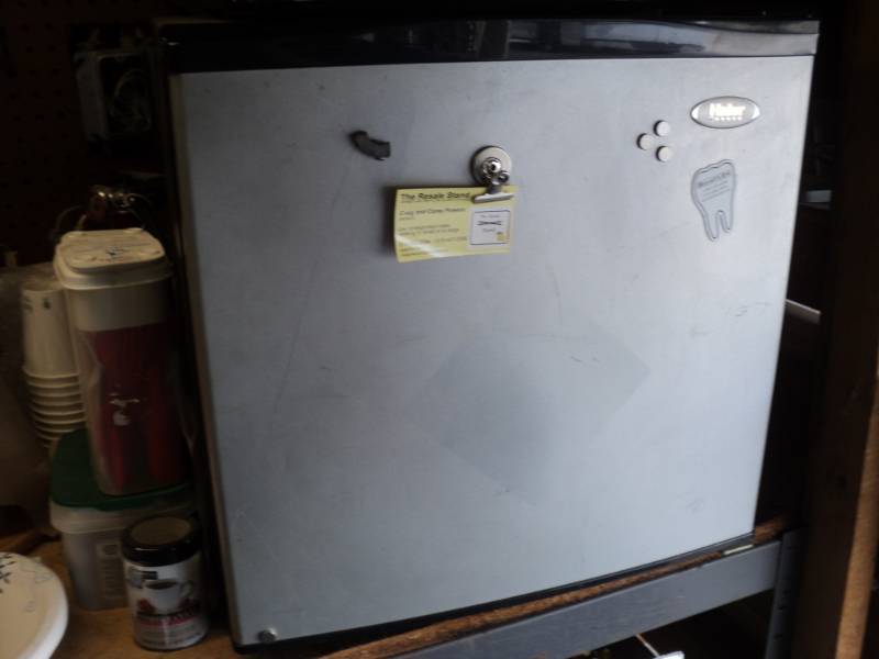 lot 10078 image: Haier Mini Fridge, works Contents not included