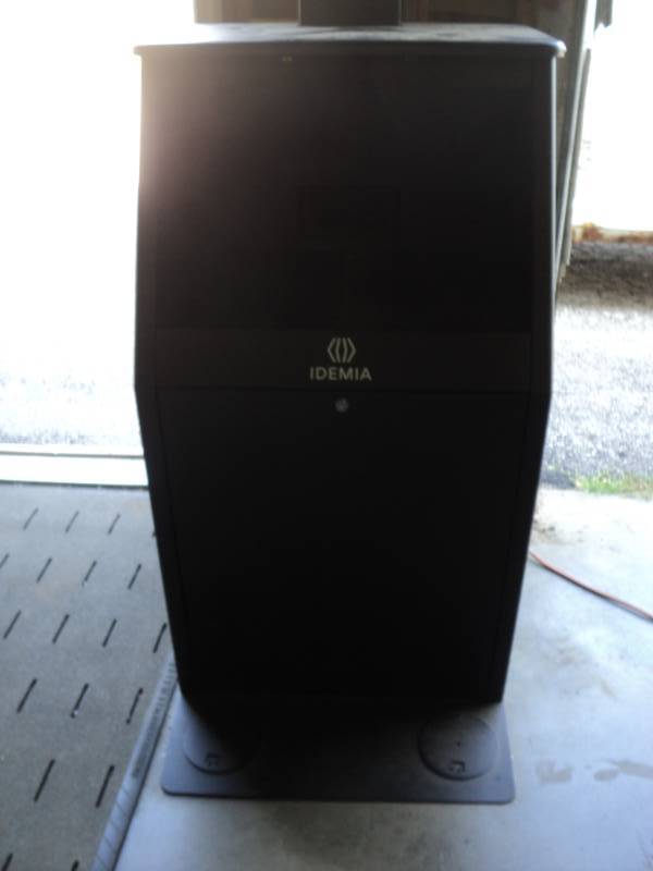 lot 10079 image: Metal Cabinet, Idemia, 25 x 23 x 46 lockable with (2) keys
